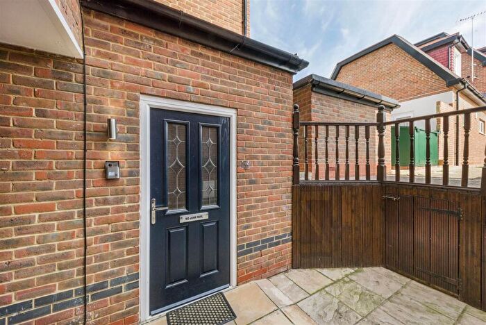 1 Bedroom Flat For Sale In Leeway Close, Hatch End, Pinner, HA5