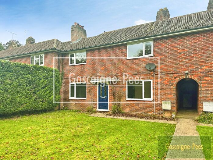 3 Bedroom Property To Rent In Park Close, Farnham, GU10