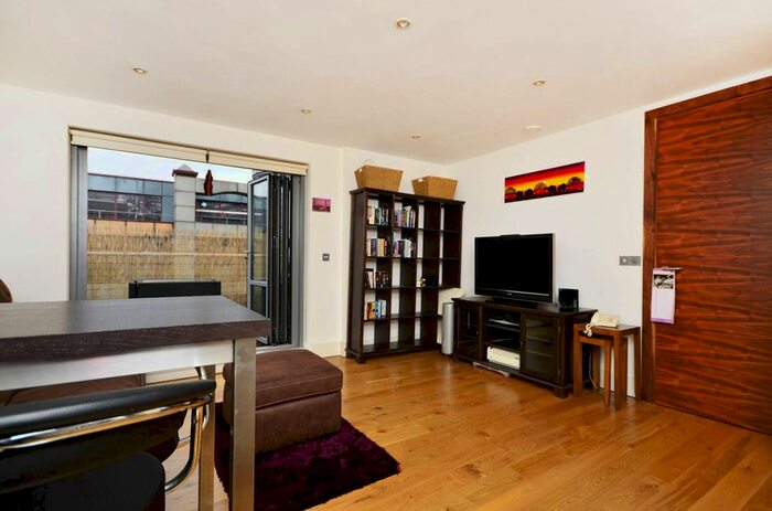 2 Bedroom Flat To Rent In Saffron Hill, Farringdon, London, EC1N