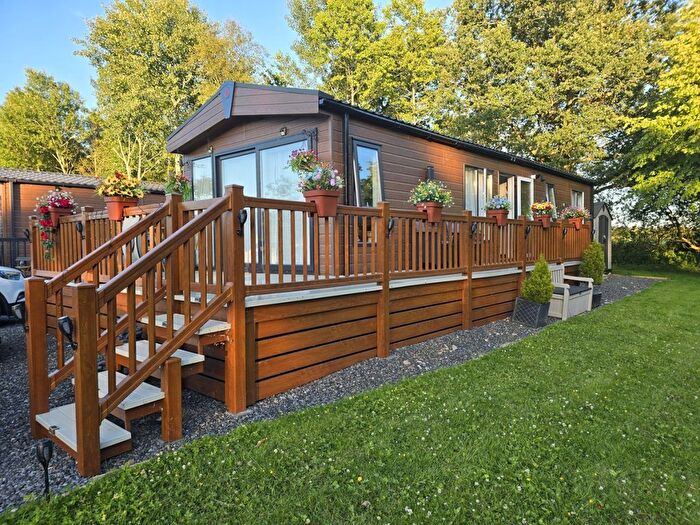 2 Bedroom Mobile/park Home For Sale In Chester Road, Oakmere, Northwich, CW8