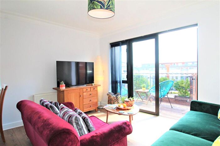 2 Bedroom Apartment To Rent In The Pinnacle, Nottingham, NG1