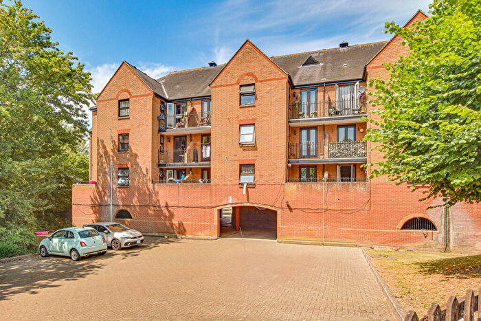 2 Bedroom Apartment For Sale In Fitzwalter Place, Great Dunmow, CM6
