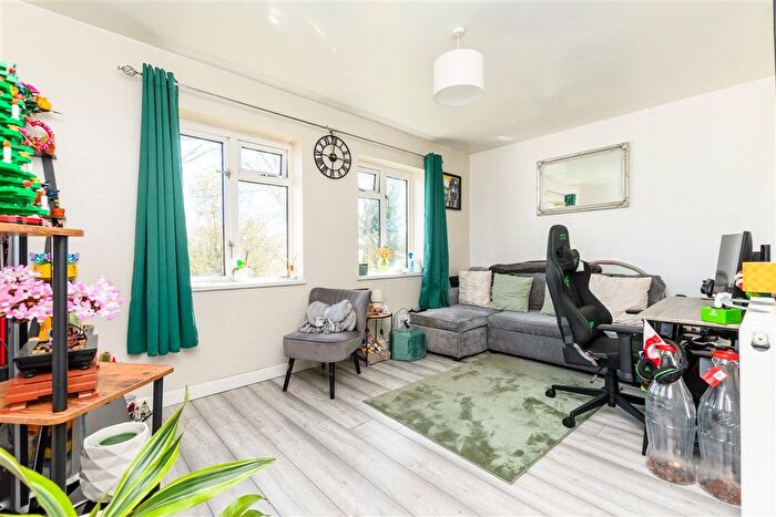 1 Bedroom Maisonette For Sale In Burma Way, Chatham, Kent, ME5