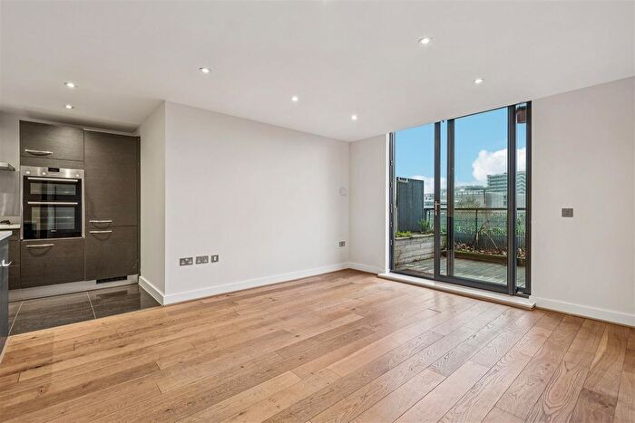 2 Bedroom Flat To Rent In Chiswick High Road, Chiswick, London, W4