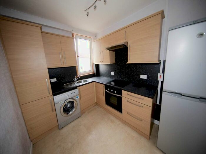 2 Bedroom Flat To Rent In Byron Crescent, Dundee, DD3