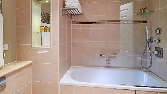 2 Bedroom Flat To Rent In Bow Lane, London, EC4M