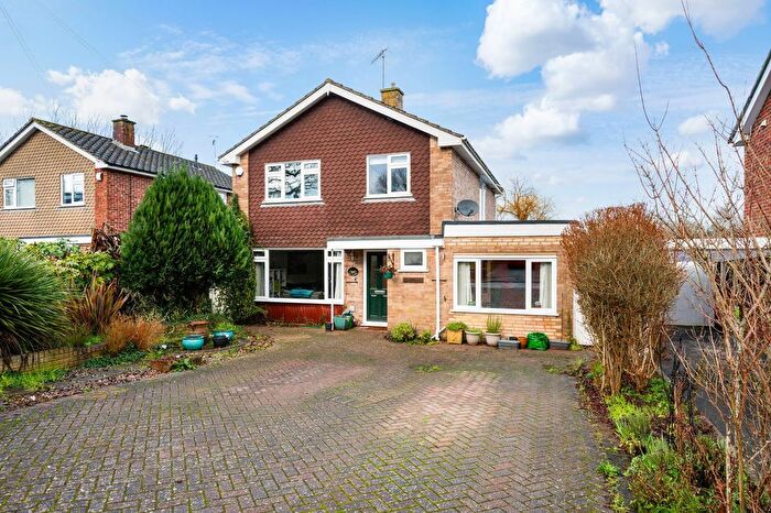 3 Bedroom Detached House For Sale In Haywardens, Lingfield, RH7