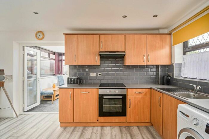 3 Bedroom Detached House For Sale In Hawley Way, Morley, Leeds, LS27