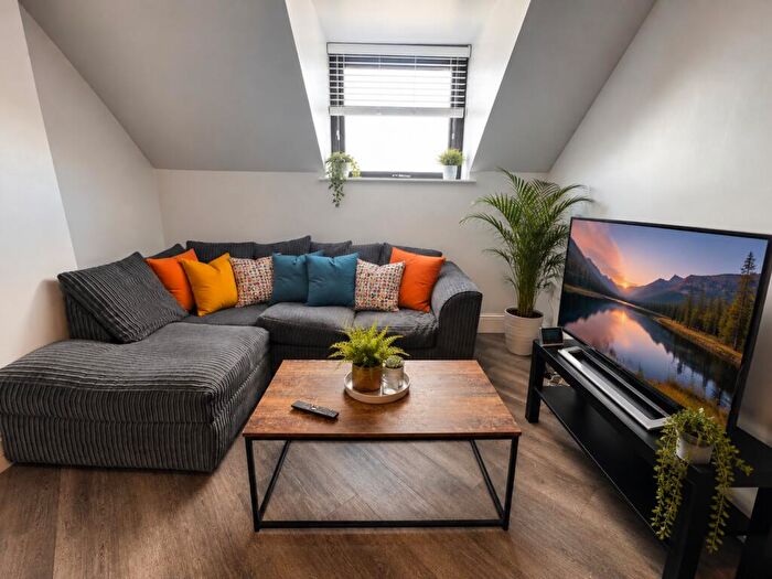 3 Bedroom Apartment To Rent In Bed Radcliffe Road, West Bridgford, Nottingham, NG2