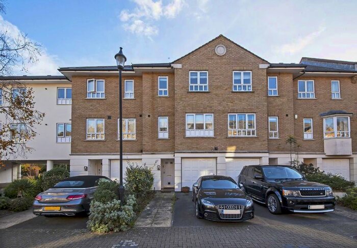 4 Bedroom Property To Rent In Samuel Gray Gardens, Kingston Upon Thames, KT2