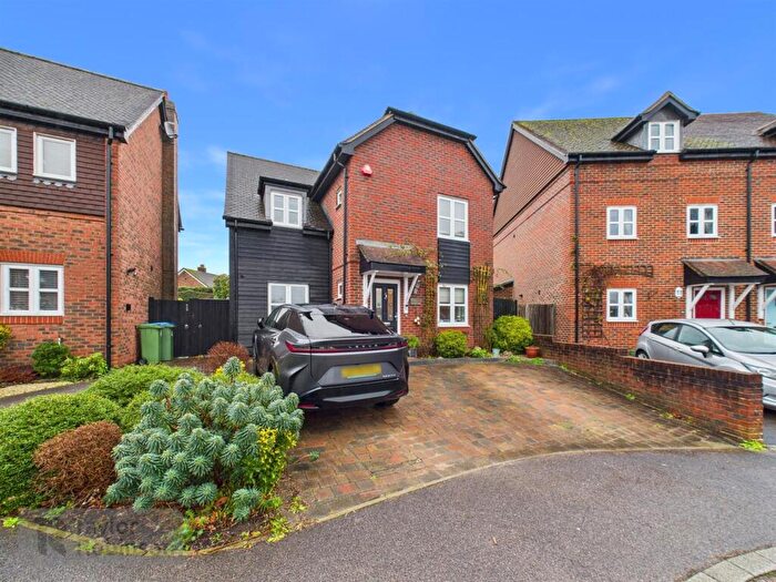 5 Bedroom House To Rent In Holders Close, Billingshurst, RH14