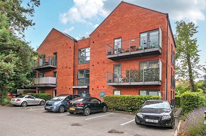 1 Bedroom Flat For Sale In Elgin Gardens, Guildford, GU1