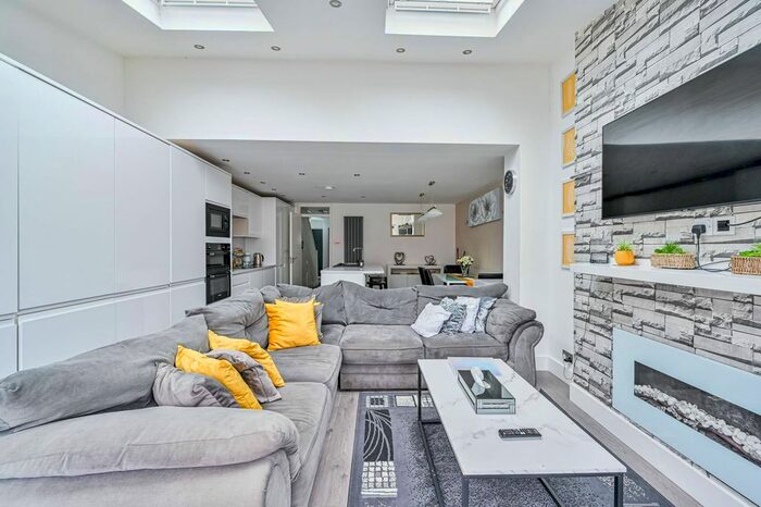 4 Bedroom End Of Terrace House To Rent In Radnor Road, Peckham, London, SE15