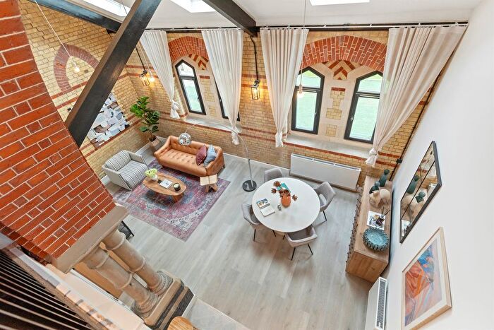 2 Bedroom Flat For Sale In Mallard Road, Abbots Langley, WD5