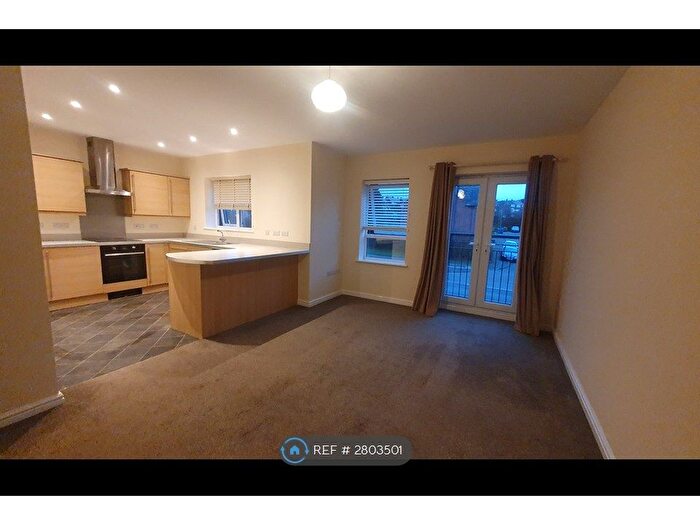 2 Bedroom Flat To Rent In Lambourne Court, Chesterfield, S41