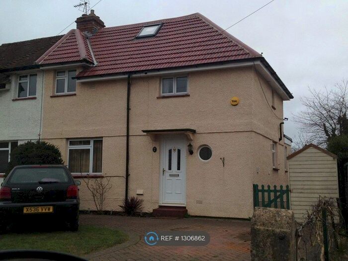 3 Bedroom Semi-Detached House To Rent In Maran Avenue, Welwyn, AL6