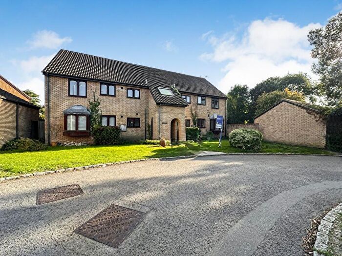 2 Bedroom Flat For Sale In Calbourne Drive, Calcot, Reading, RG31