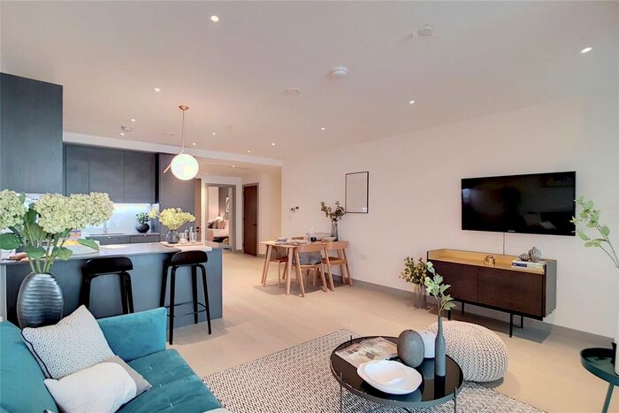 2 Bedroom Flat To Rent In Long Lane, London, SE1