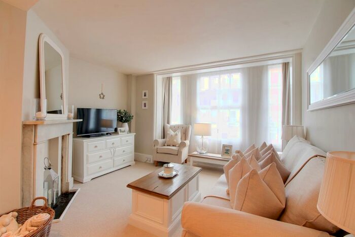 1 Bedroom Flat To Rent In West Street, Marlow, SL7