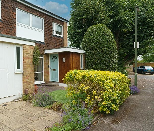 3 Bedroom End Of Terrace House For Sale In Buckingham Gardens, West Molesey, KT8