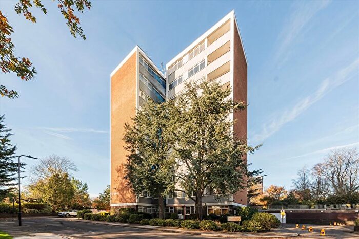 2 Bedroom Flat To Rent In Heronsforde, Ealing, W13