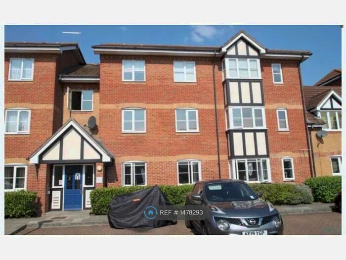 2 Bedroom Flat To Rent In Redwood Gardens, London, E4