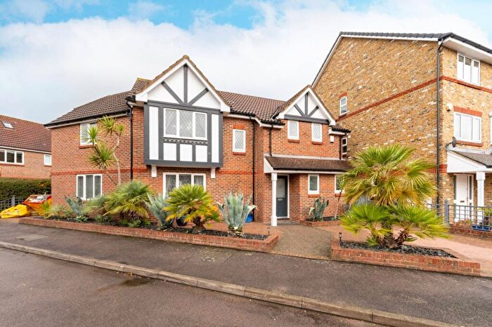 5 Bedroom House For Sale In Camel Grove, Kingston, Kingston Upon Thames, KT2