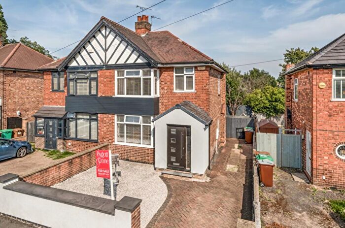 3 Bedroom Semi-Detached House For Sale In Trowell Avenue, NG8