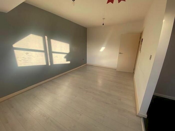 2 Bedroom Flat To Rent In Rosehill, Willenhall, WV13