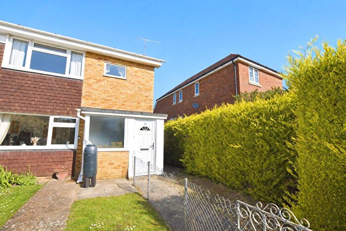 2 Bedroom Maisonette For Sale In Dove Court, Alton, Hampshire, GU34