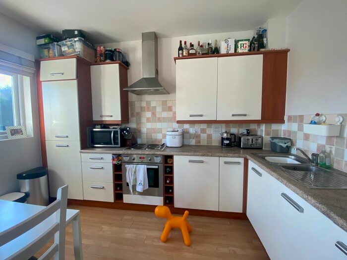 2 Bedroom Flat To Rent In Cedar Avenue, Hazlemere, High Wycombe, HP15