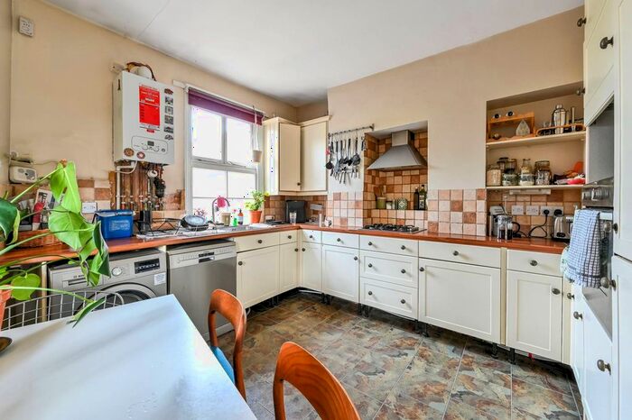 3 Bedroom Flat For Sale In Lansdowne Drive, Hackney, London, E8