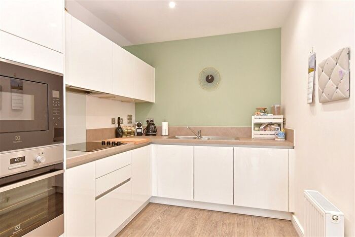 1 Bedroom Flat For Sale In Common Creek Wharf, Rochester, Kent, ME1