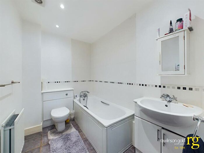 2 Bedroom Flat For Sale In Collapit Close, Harrow, HA1