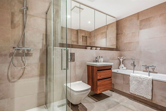 3 Bedroom Property To Rent In Bute Mews, London, NW11