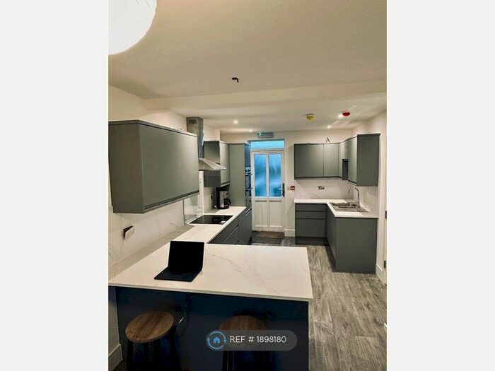 6 Bedroom Terraced House To Rent In Fore Street, Heavitree, Exeter, EX1