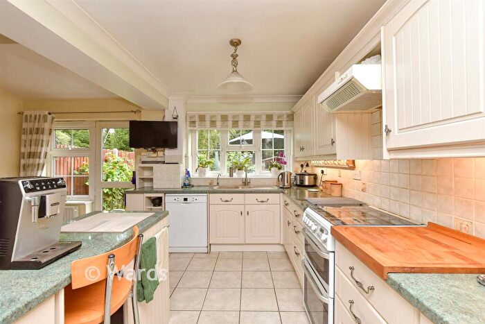 5 Bedroom Detached House For Sale In Sadlers Close, Walderslade, Chatham, Kent, ME5