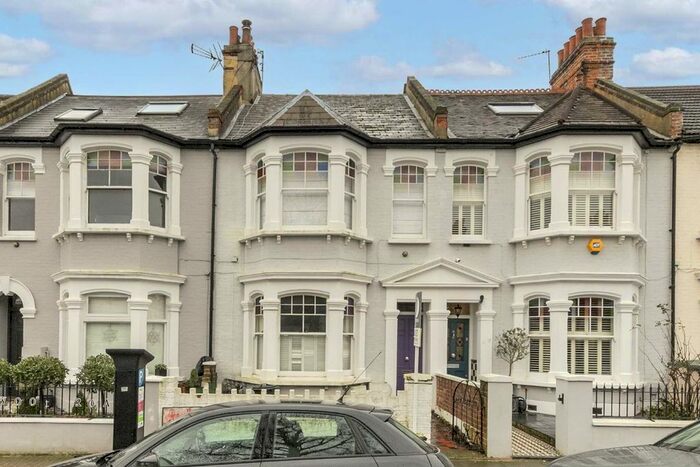 1 Bedroom Flat To Rent In Laitwood Road, London, SW12
