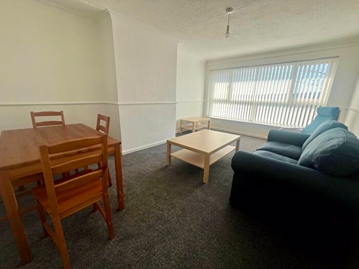 2 Bedroom Flat To Rent In Dartmouth Avenue, Low Fell, Gateshead, NE9