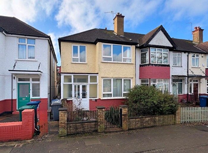 3 Bedroom End Terrace House For Sale In Wentworth Park, Finchley, N3