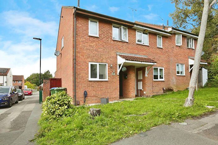 2 Bedroom End Of Terrace House For Sale In Vineyard Close, Southampton, Hampshire, SO19