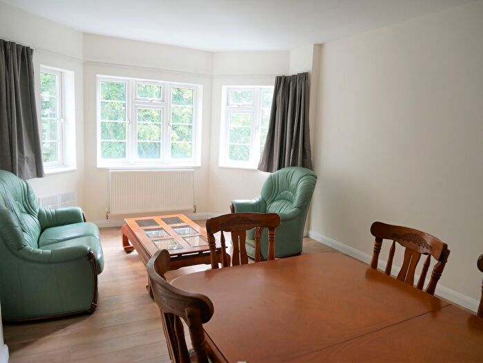 4 Bedroom Semi Detached House To Rent In Delamere Road, Hayes, UB4