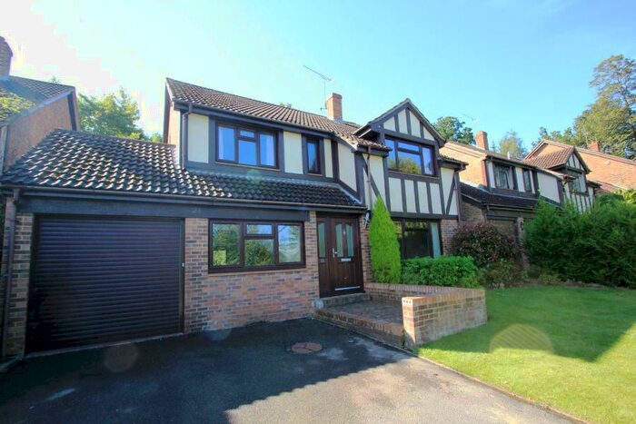 5 Bedroom Detached House To Rent In St Johns, GU21