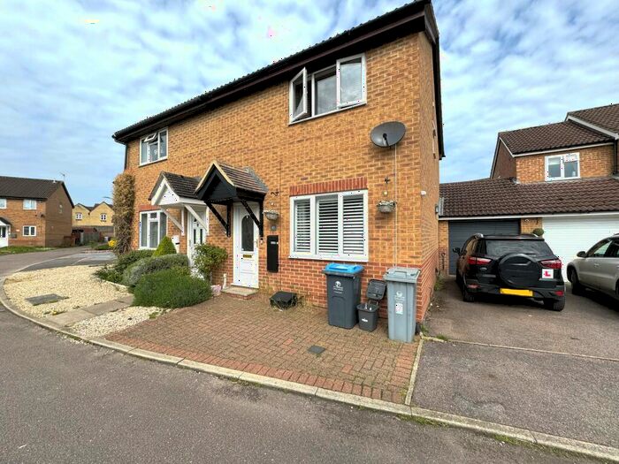 3 Bedroom End Of Terrace House To Rent In Braemar Close, Carterton, OX18
