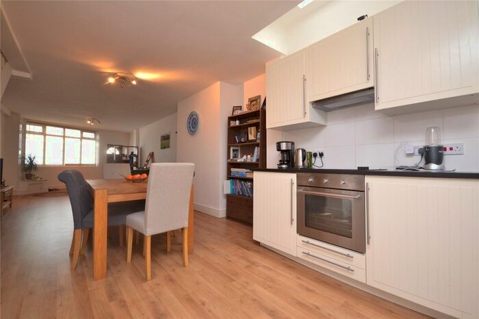 2 Bedroom Terraced House To Rent In Cromwell Road, London, N10