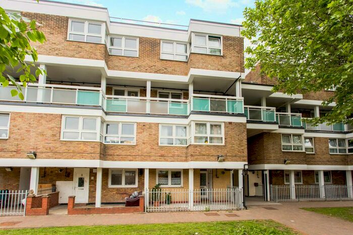 3 Bedroom Flat To Rent In Broadhurst House, Bow, E3