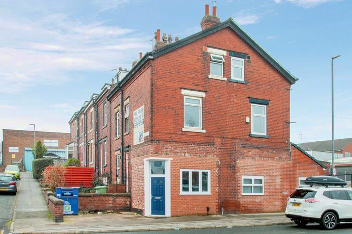 1 Bedroom Flat To Rent In Upper Wortley Road, Leeds, West Yorkshire, LS12