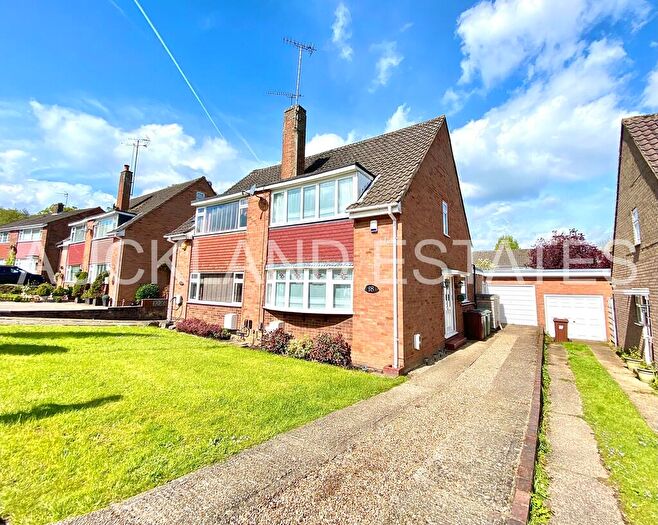 3 Bedroom Semi-Detached House To Rent In Robert Close, Potters Bar, EN6