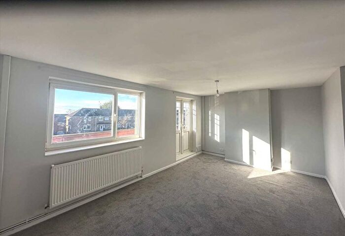 3 Bedroom Flat To Rent In Willoughby Road, Scunthorpe, DN17