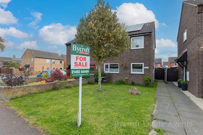 3 Bedroom Semi Detached House For Sale In Clarendon Drive, Martham, NR29